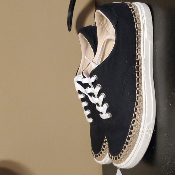 UGG Shoes - UGG Shoes